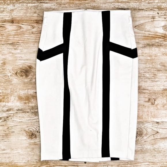 XOXO B&W Lovers Pencil Skirt Small - Picture 3 of 3